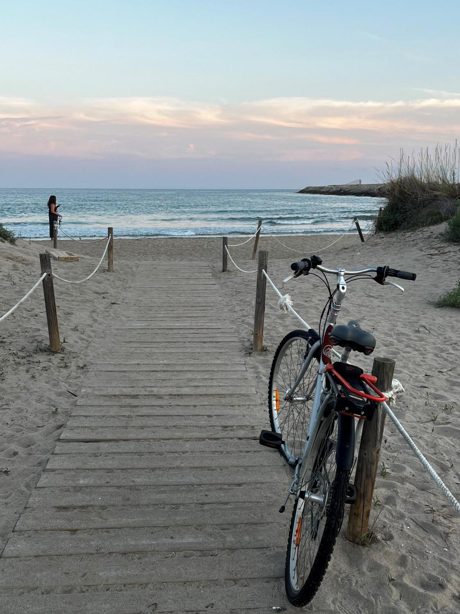 Acogedor Y Amplio Apartamento Familiar A Pie De Playa カラフェル エクステリア 写真
